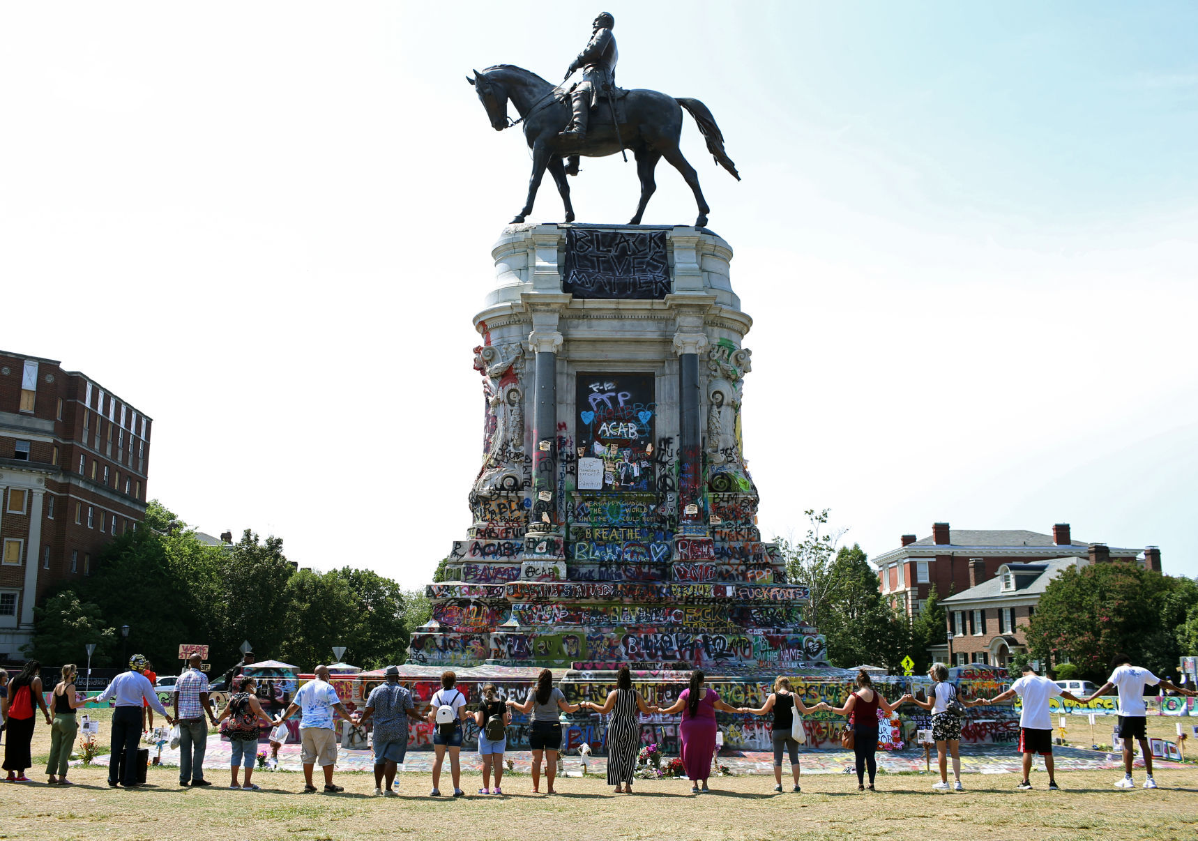 Wildline at the Lee monument